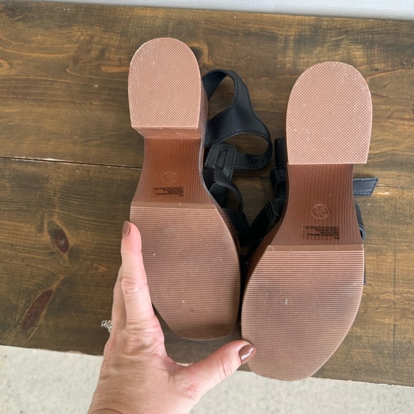 || Universal Thread || Platform Sandal - Picture 5 of 5